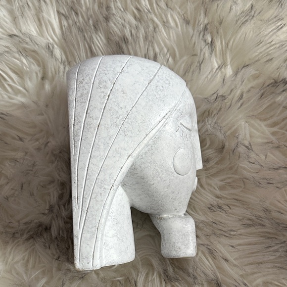 Abstract Face Sculpture - Picture 3 of 9